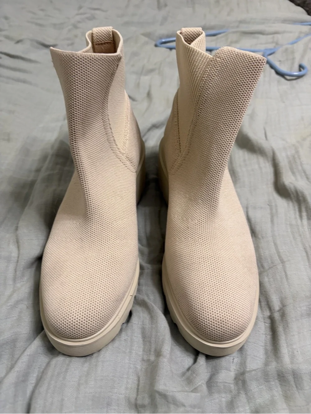 Vivaia beige Everly boot water repellent chunky heel size 39/8